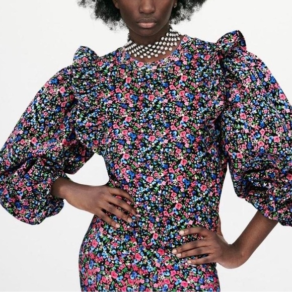 Sara Ruffle Puff Sleeve Floral Blouse Size Small - Picture 1 of 8